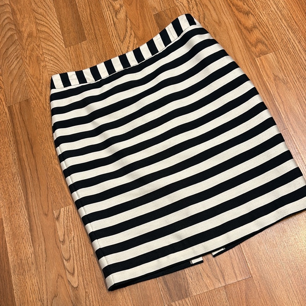Worthington, black/white stripe retro/casual pull on pencil mini skirt. Size 10. - Picture 6 of 17
